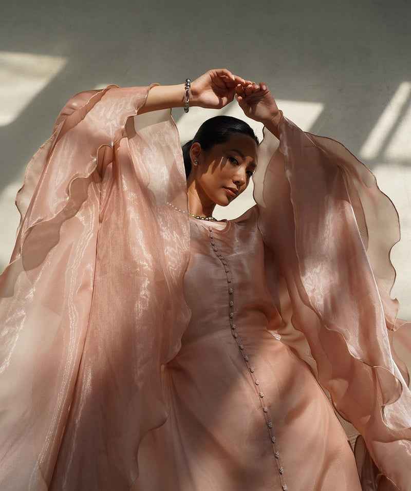 Pourquoi l’Abaya en Organza est devenue la pièce phare de la saison ?