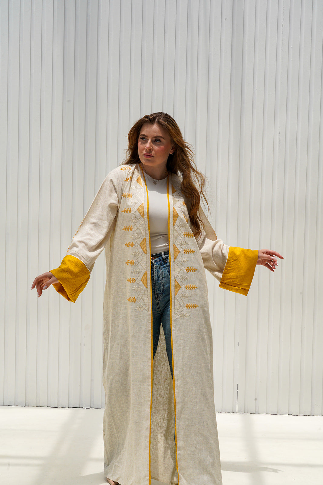 L’art de porter l’abaya avec style international