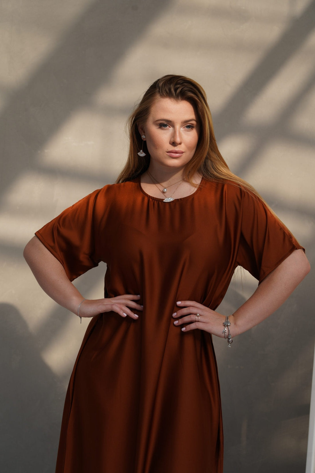 L'élégance intemporelle du fond de robe Amirate