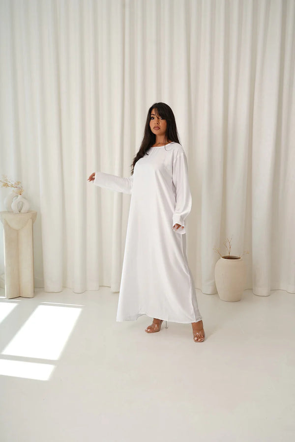 Robe en satin à manches longues